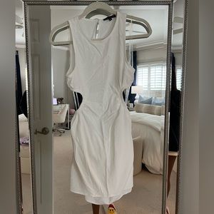 Kendall & Kylie white dress !!!